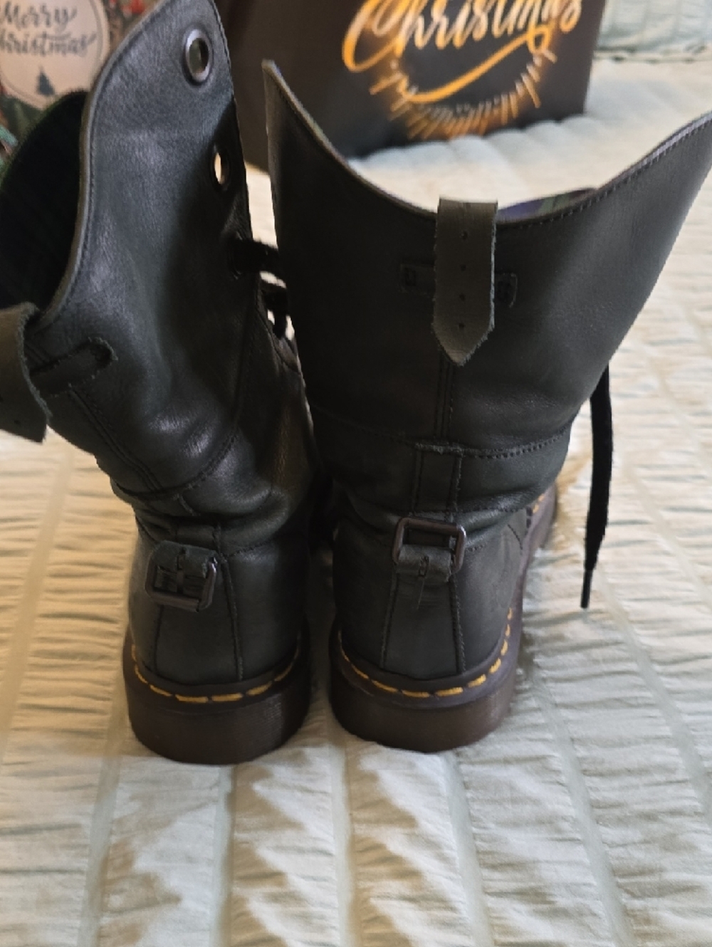 Dr. Martens Black Leather Lace-Up Boots with Blue-Green Plaid Lining Sz 8 - Picture 4 of 6